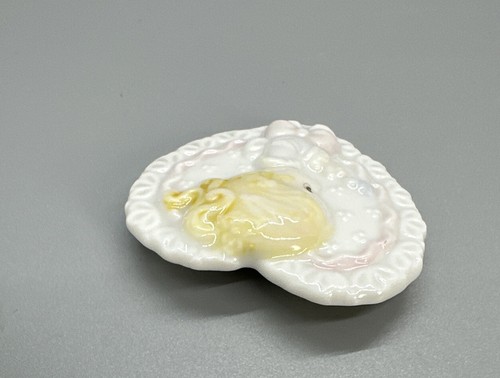 Vintage Precious Moments Brooch Heart Porcelain White1993 Blonde Girl Bow Ribbon - Picture 3 of 4