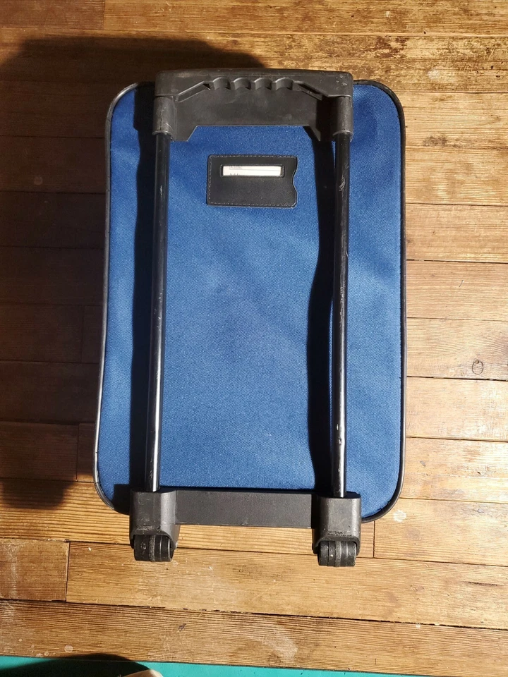 Bolsa de viaje para pasar la noche de poliéster azul Embark bolsillos ruedas y equipaje Handel Foto 4 de 4