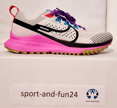 Nike WMNS React Pegasus Trail 4 Laufschuh FD0876-100 Hellbraun Gr. 36,5