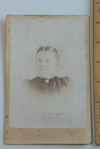 Older Woman Mother Grandmother Portrait Cabinet Card Photo - Picture 3 of 3