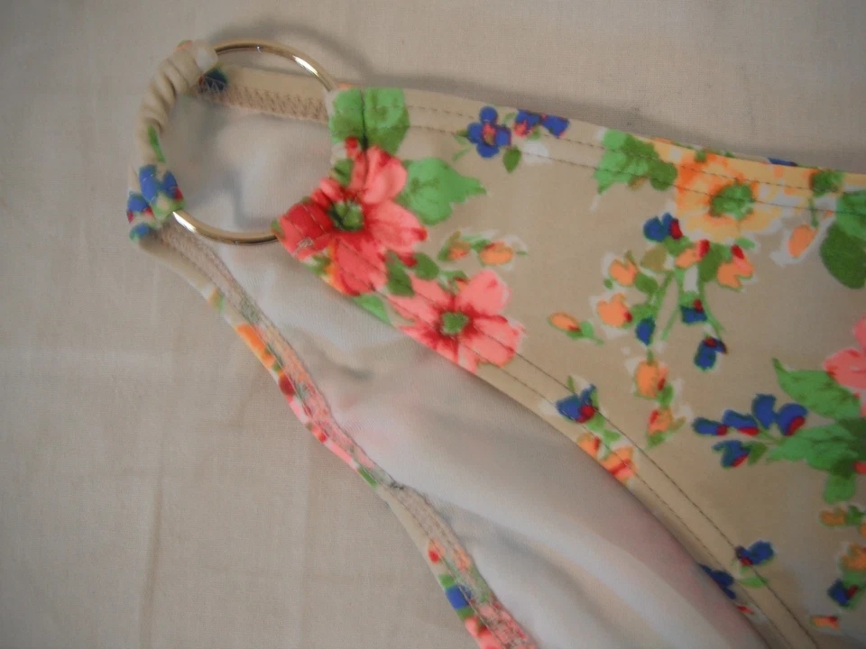 Calcinha de biquíni feminina Gianni Bini GB tamanho M média flor acastanhada anel lateral nova - Imagem 2 de 3