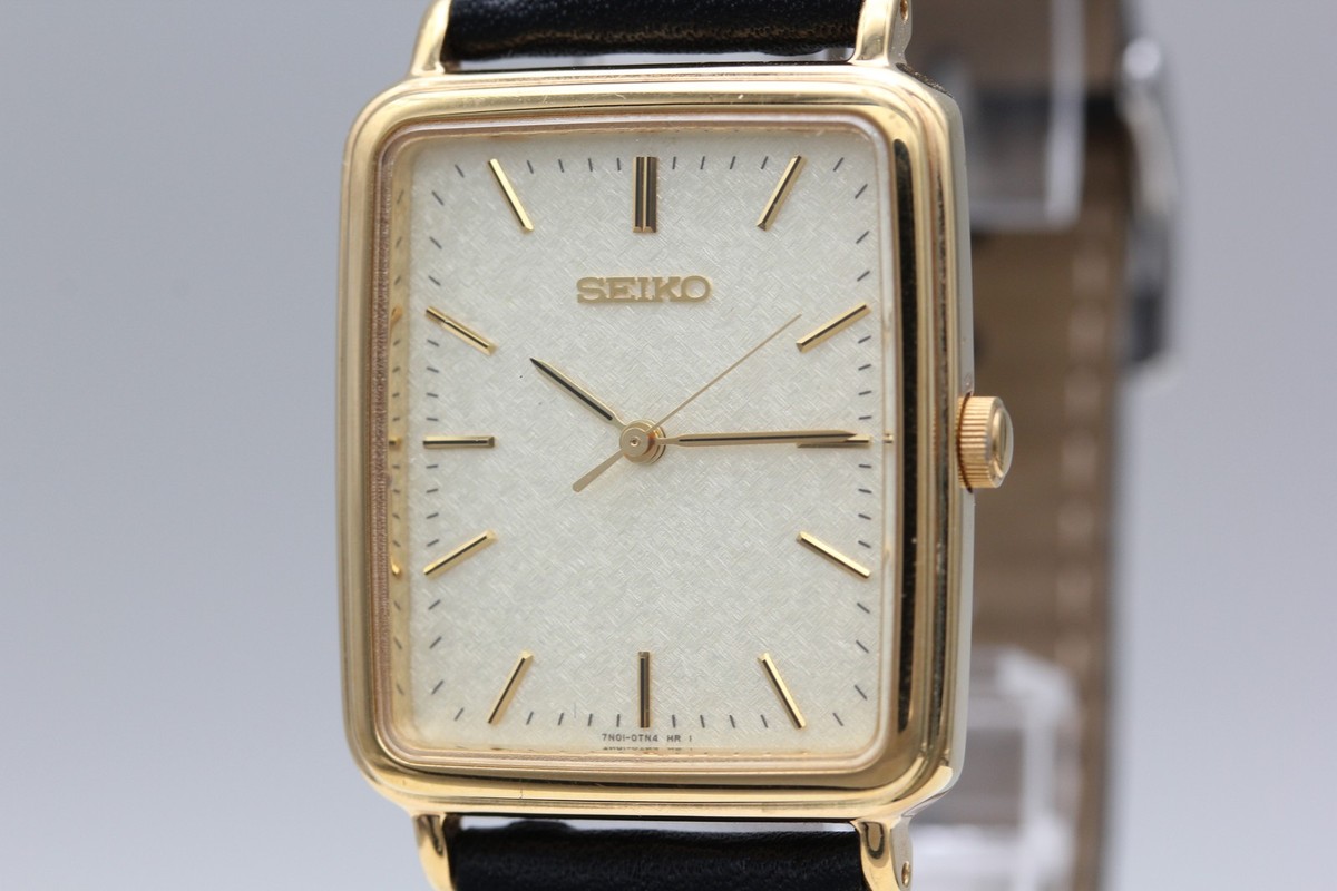 SEIKO tank AVENUE 7N01 ラウンド ゴールド 稼働品 Vintage【Near MINT】SEIKO Spirit 7N01-0FB0 Tank Gold 26mm Quartz