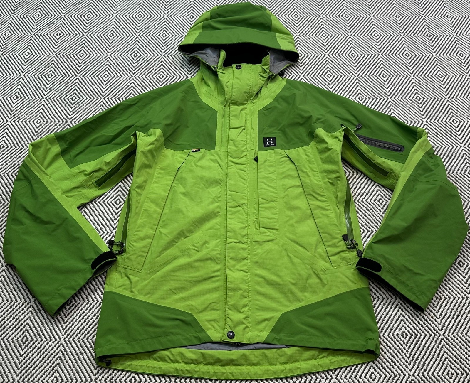 Haglofs Men’s Size M Green GoreTex Pro Shell Ski Jacket RRP £600