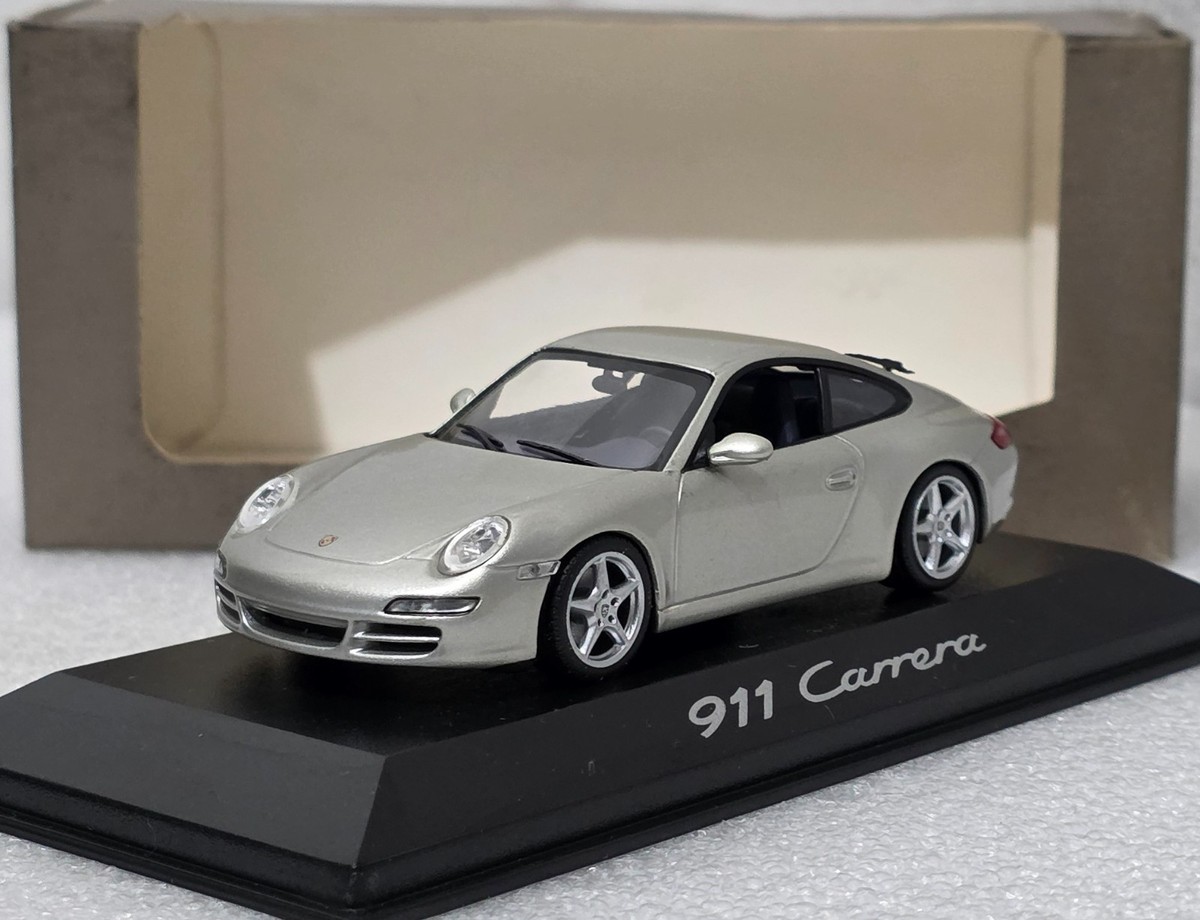 ポルシェ 911 （997）Carrera S ミニカー Amazon | 1/43 ポルシェ 911 (997) 〓 Carrera 4 / シルバー