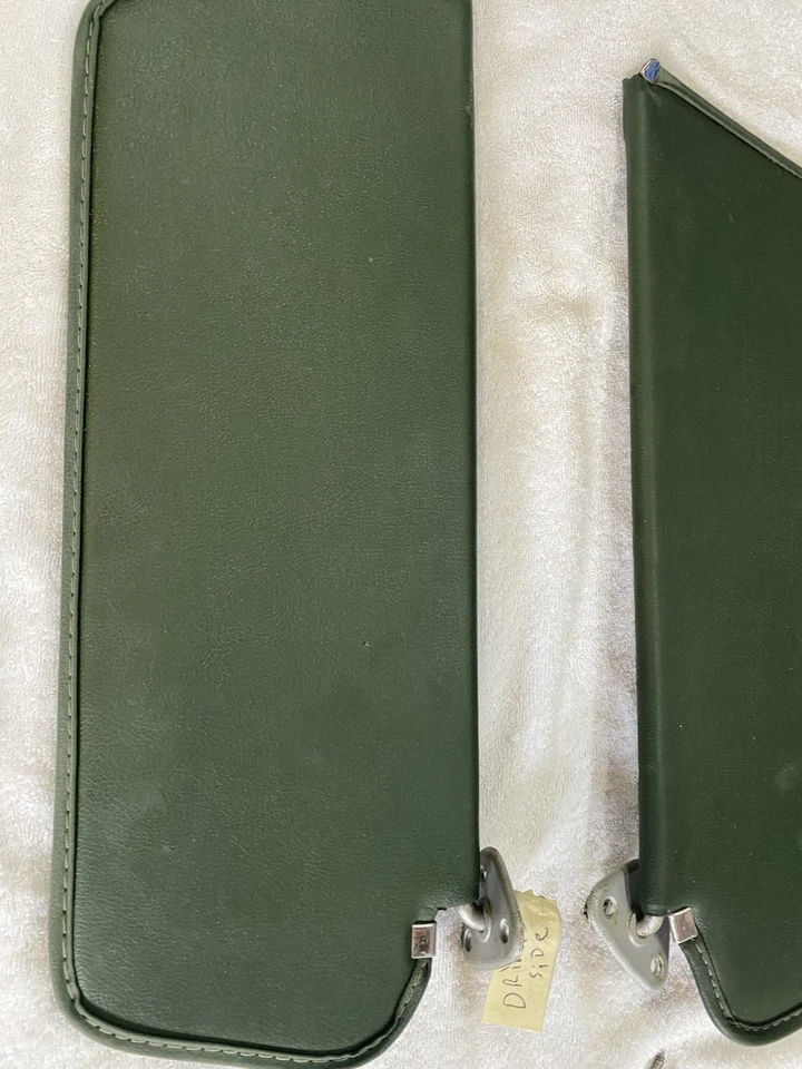 Mopar 1973 PLYMOUTH VALIANT VISERAS DE SOL VERDES + TORNILLOS 67-76 CARROCERÍA A ¡ENVÍO GRATUITO!!!! Foto 4 de 4