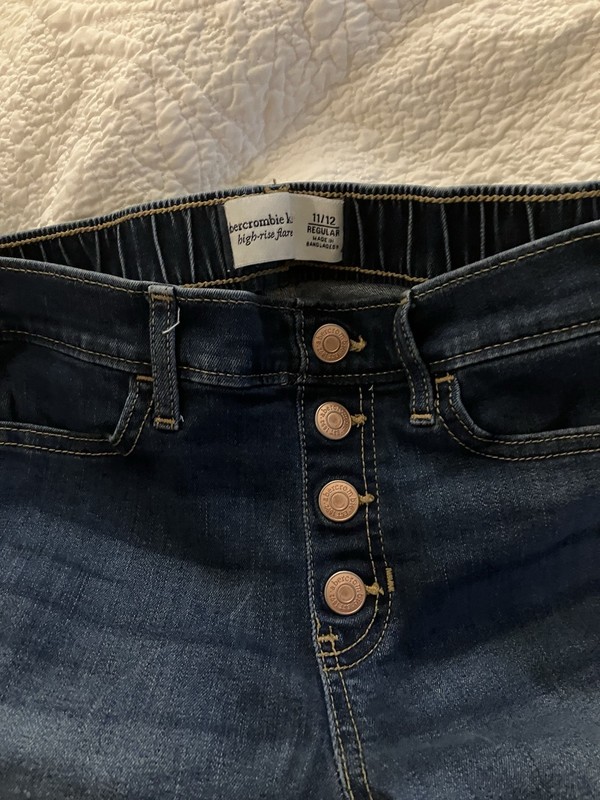 Abercrombie High Rise Flair Pull On Jeans Size 11/12. Side Slit On Each Leg
