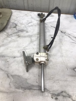 Sea Ray 300 Sedan Bridge Boat Sea star SeaStar power steering hydraulic cylinder
