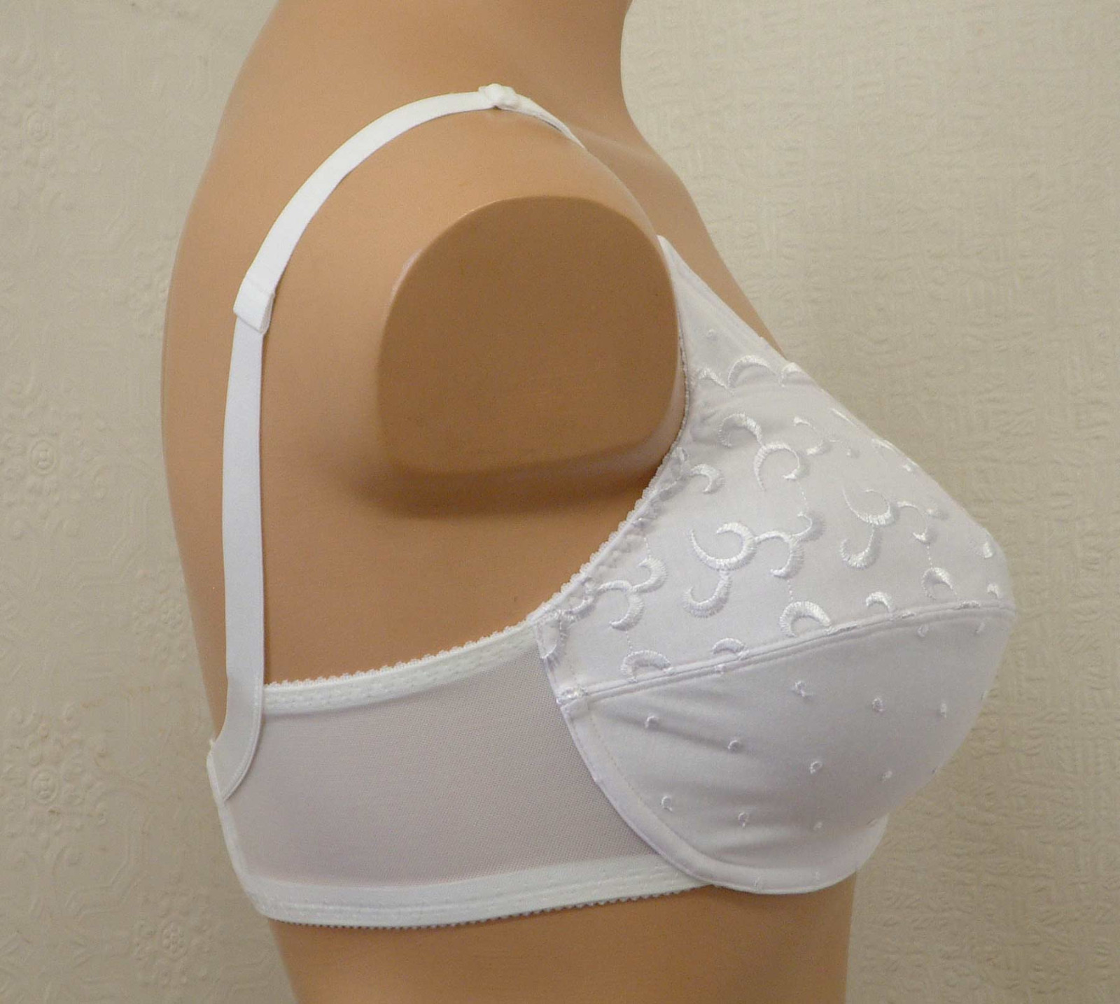 BERLEI SOLUTIONS B581 MINIMISER,UNDERWIRED, FULL CUP CLASSIC BRA, WHITE