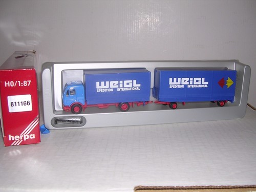 Camión Mercedes Cov HERPA #811166 con cubierta "Weigl" de 32' Trailor Blue H.O. 1/87 | Zustand: New