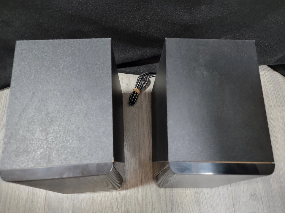 Blackweb BWA17AA010 Bluetooth 3-CD FM Stereo System Without The Remote - Image 4 of 4