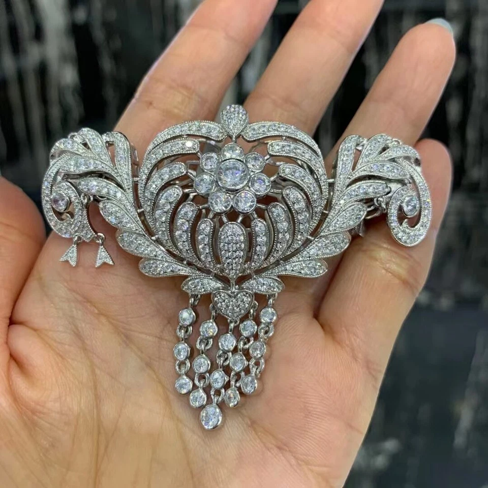 Broche colgante Art Deco redondo de moissanita real de 3,50 quilates enchapado en oro blanco de 14 quilates Foto 3 de 4