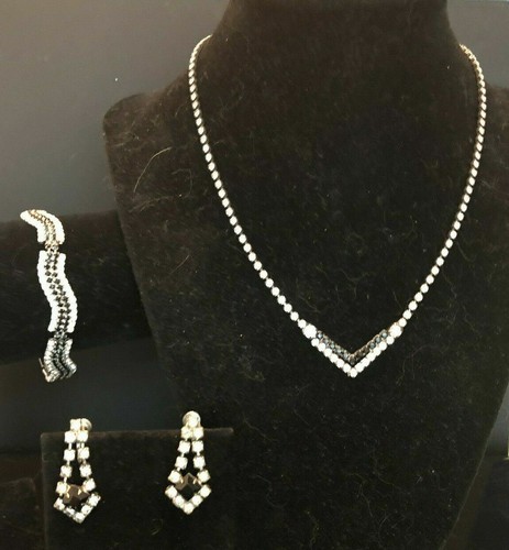 Collana e orecchini a vite con strass trasparenti neri e cristalli vintage - Foto 3 di 9