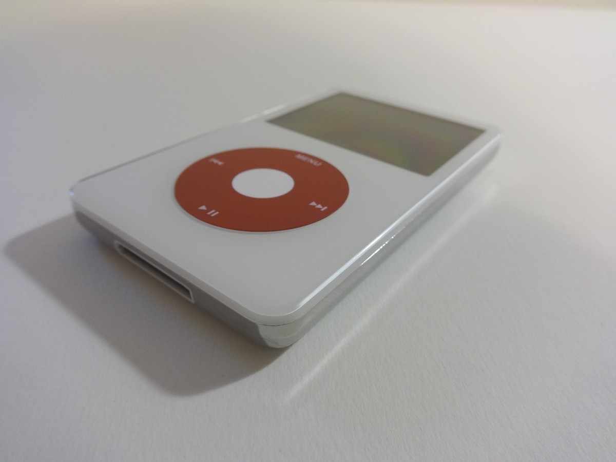 APPLE IPOD CLASSIC 5.5 GEN. CUStOM WHITE/RED 30GBNEW BATTERY