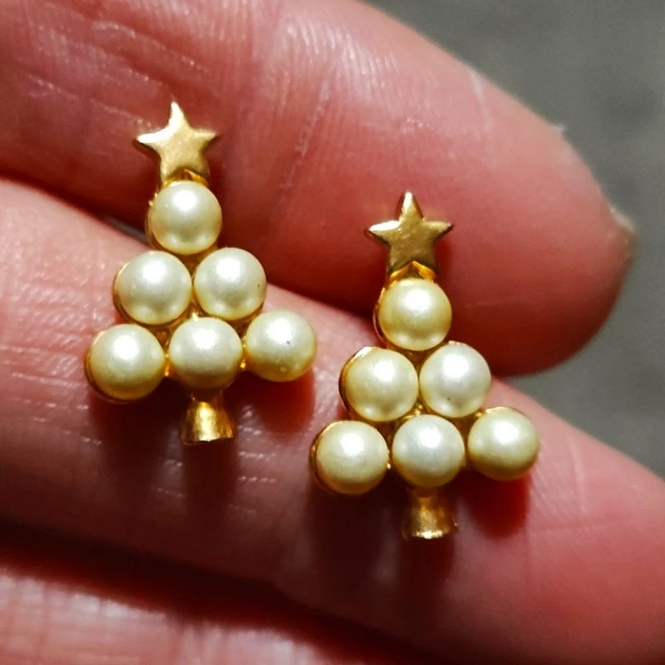 Pendientes Avon Vintage 1999 Imitación Marfil Perlado Árbol de Navidad Tono Dorado .7" Foto 3 de 4