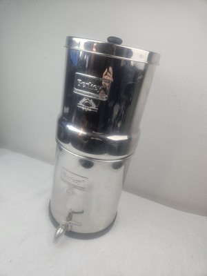 BERKEY WATER  FILTER SYSTEM  UPPER AND LOWER CHAMBERS GOOD CONDITION