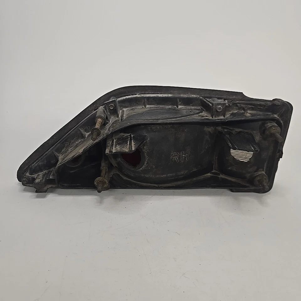 Conjunto de lámpara de luz trasera de pasajero derecha Camaro 1974-77 con bisel Foto 4 de 4