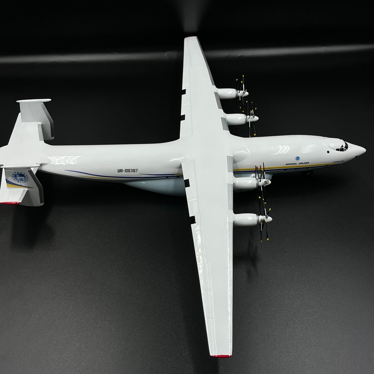 Official licenced aircraft model Antonov 22 An-22A UR-09307 scale