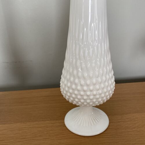 VINTAGE 19.5” FENTON MILK GLASS HOBNAIL SWUNG STRECH VASE - Picture 3 of 7
