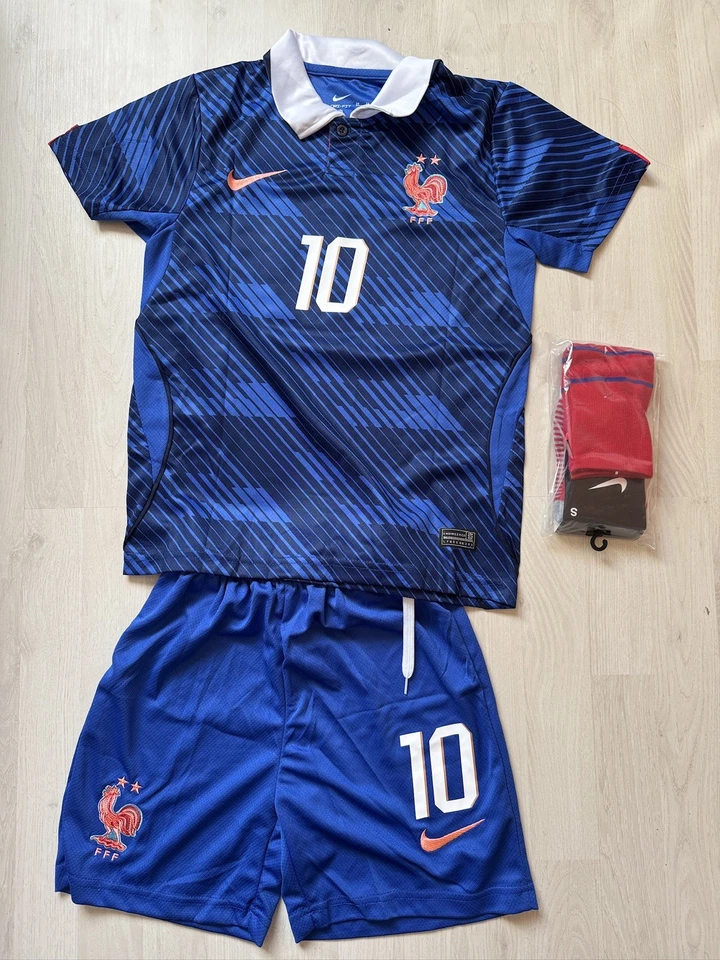 🇫🇷🇫🇷Ensemble de foot Pour Enfant taille 10 ans France 2026 🇫🇷🇫🇷 - Photo 1/4