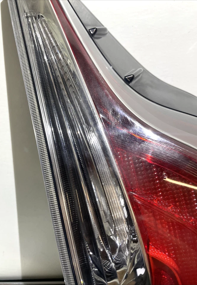 Toyota Prius C 2015 2016 2017 luz trasera LED pasajero derecho OEM 0004 Foto 3 de 4