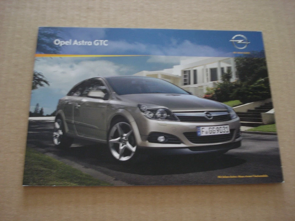 catalogue   opel   astra  GTC   -   7/2010 - Photo 1/1