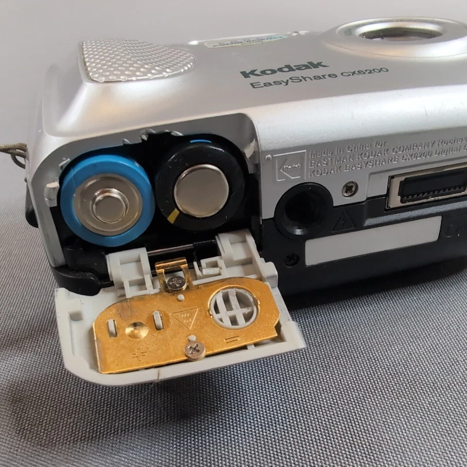 Kodak EasyShare CX6200 2.0MP Compact Digital Camera Working With 1GB SD Card Y2K - Image 4 of 4