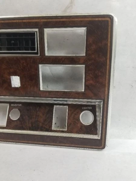 Bisel de tablero Delta 88 1984 535331 Foto 2 de 4