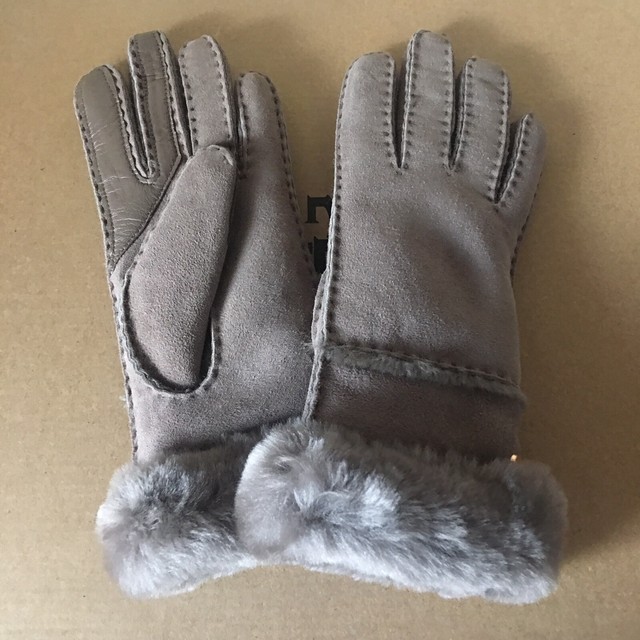 gray ugg gloves