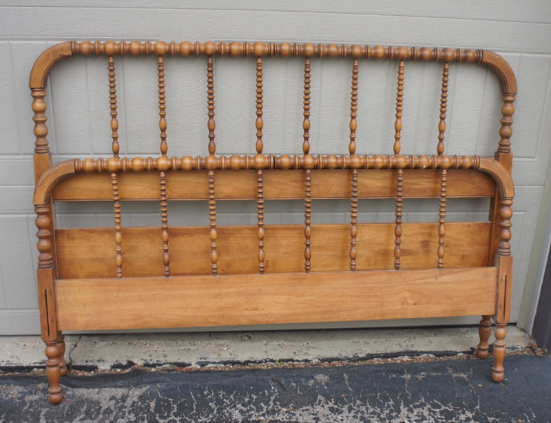 GIBBARD FUNITURE CANADA Maple Wood Turned Spindles Jenny Lind Full-Size Bed