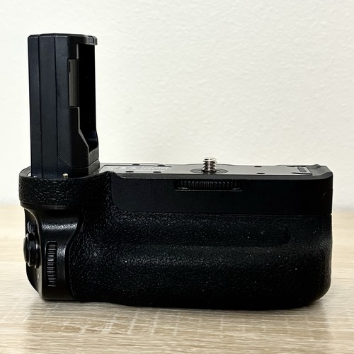 NEEWER Vertical Battery Grip (VG-C3EM Replacement) – Sony A9 / A7III / A7RIII