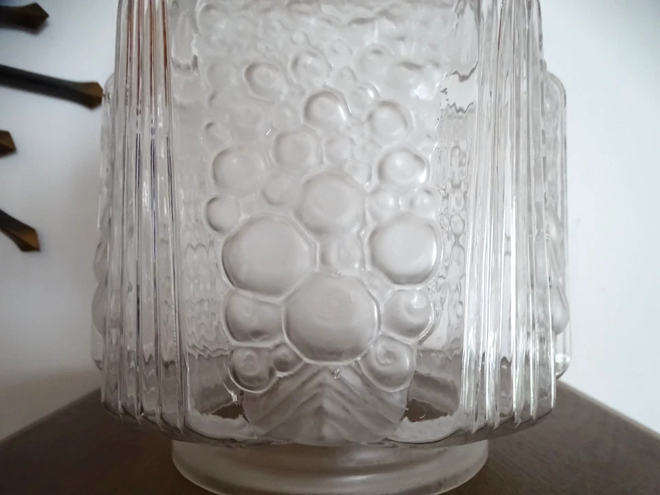 Grand plafonnier Skycraper art déco , verre pressé /moulé dlg Leleu - H 32 cm - Photo 2/4