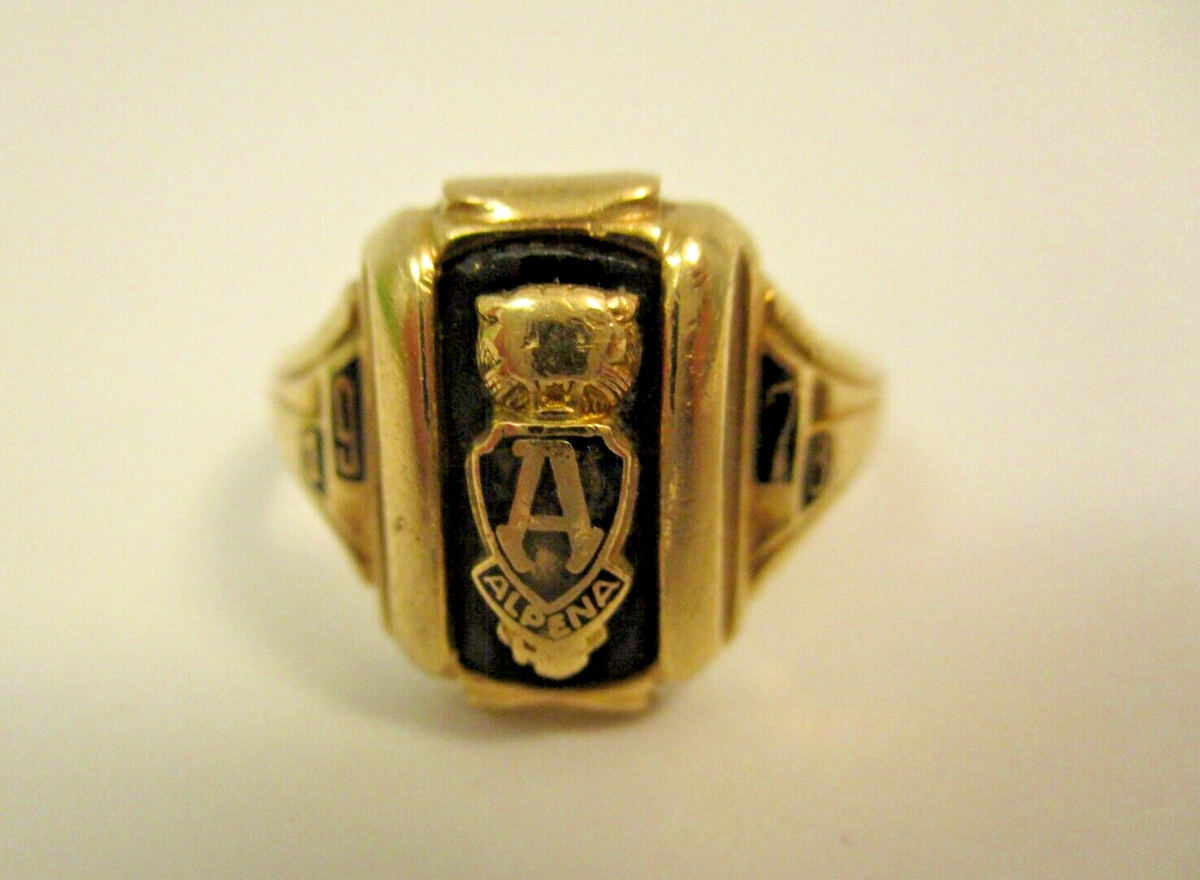 Vintage 1978 10K Gold Green Stone Class Ring Alpena High School