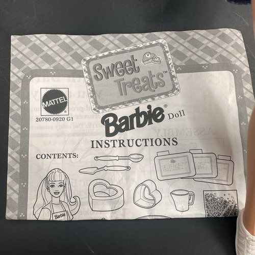 1998 Mattel Barbie Sweet Treats #20780 Bambola Barbie vinile viola occhi vestita - Foto 6 di 11