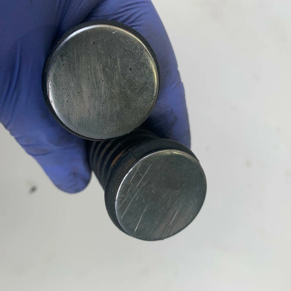 Par de clavijas traseras izquierda derecha Suzuki GN250 GN 250 nj42a 1991 43550-49002 Foto 4 de 4