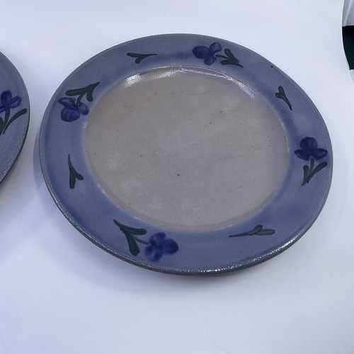 Set Of 2 Vintage Rowe Pottery Works Salt Glazed Blue Flower 8 3/4” Plates - Picture 3 of 6