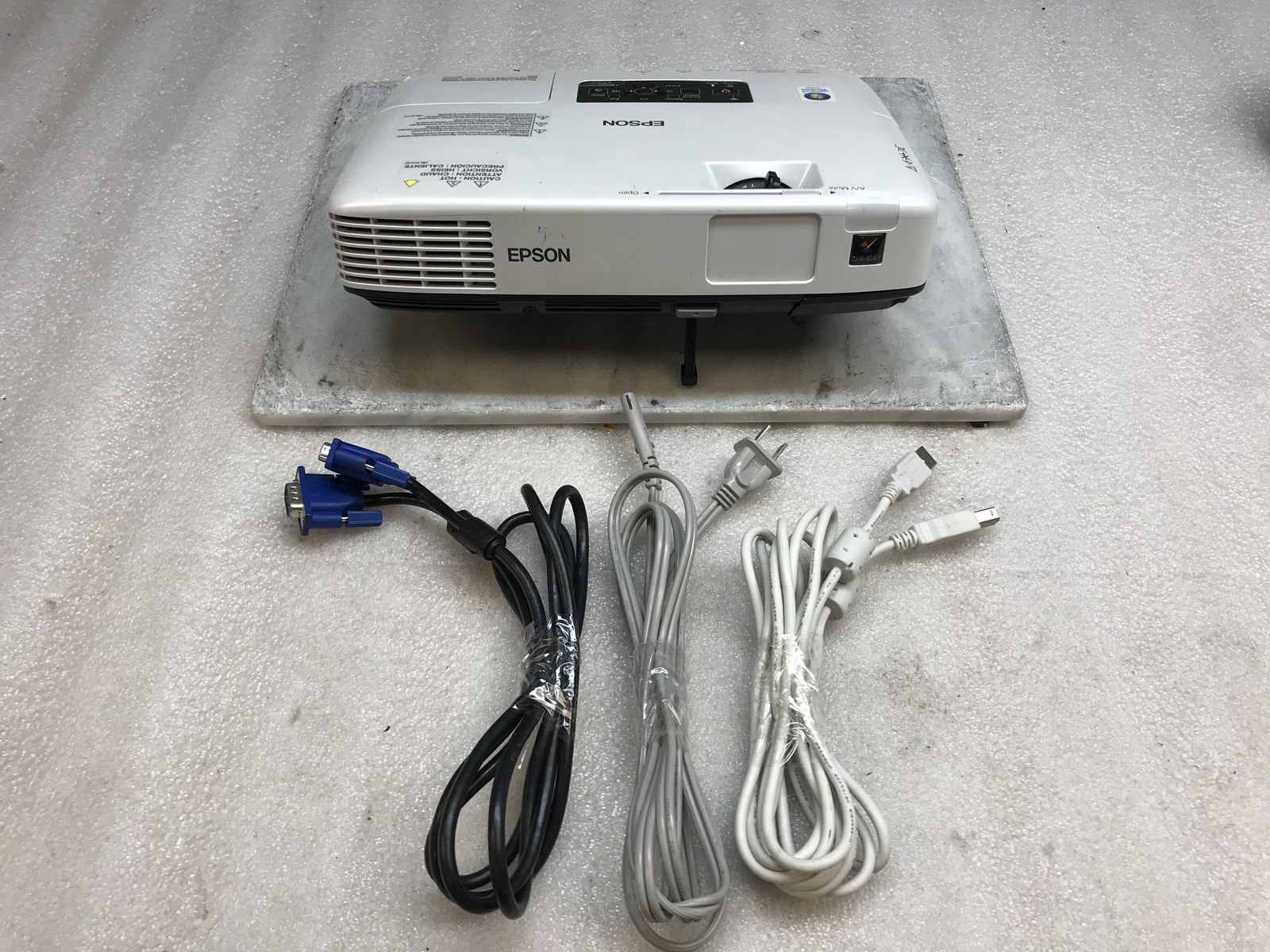 Epson EB-1725 Projector PowerLite 1725 495 Lamp Hours Remote Inc - No HDMI Port