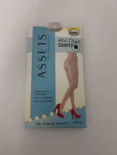 Assets by Spanx  Mid Thigh Shaper Nude Size 2