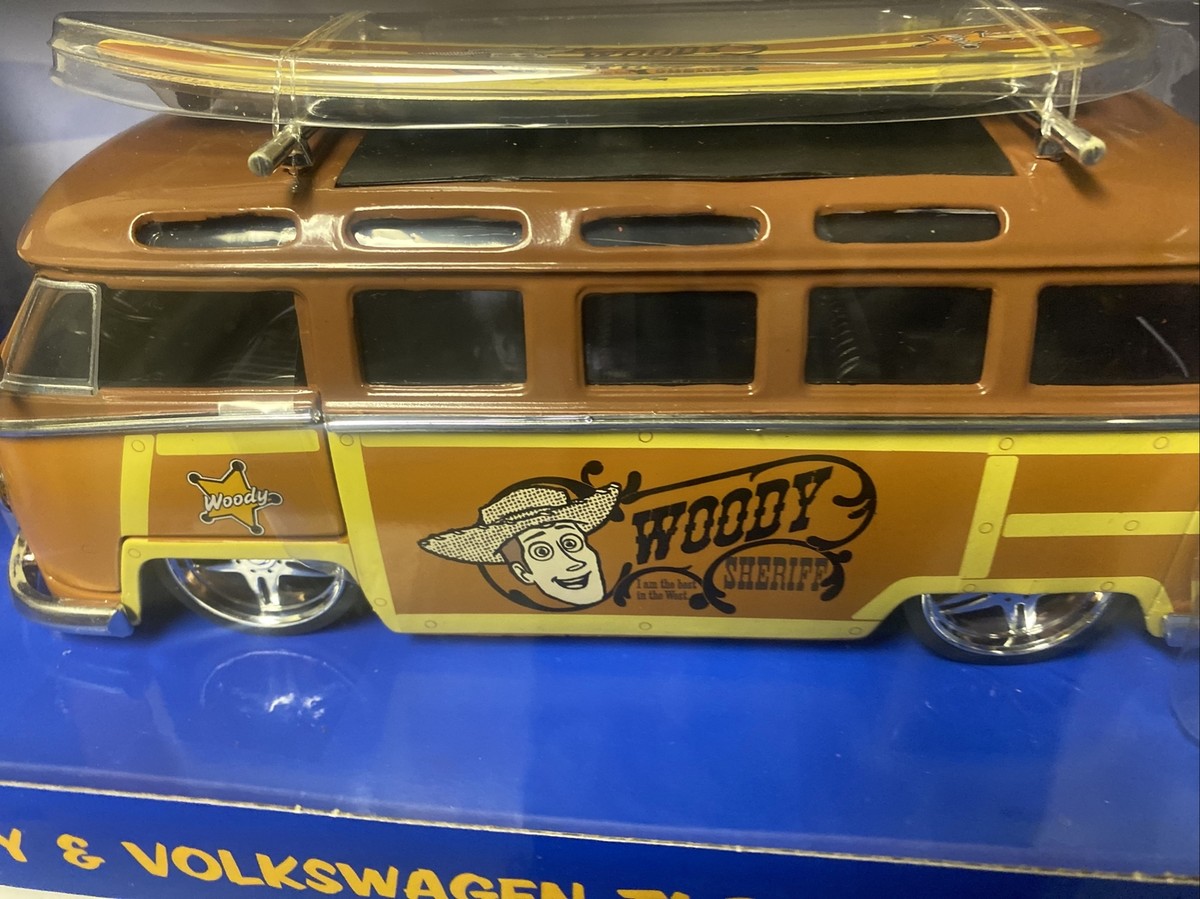 JADA TOYS – Voiture Miniature Volkswagen Combi Woody – Toy Story – Échelle 1/24 – Avec Figurine Woody – Collection – Métal – Marron