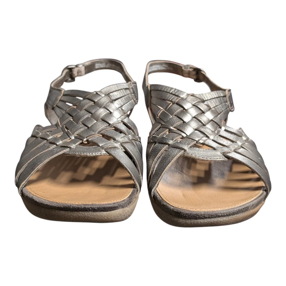 G.H. Sandalias Bass & Co Kat metálicas plateadas con correa al tobillo de cuero tejido talla 8,5 M Foto 3 de 4