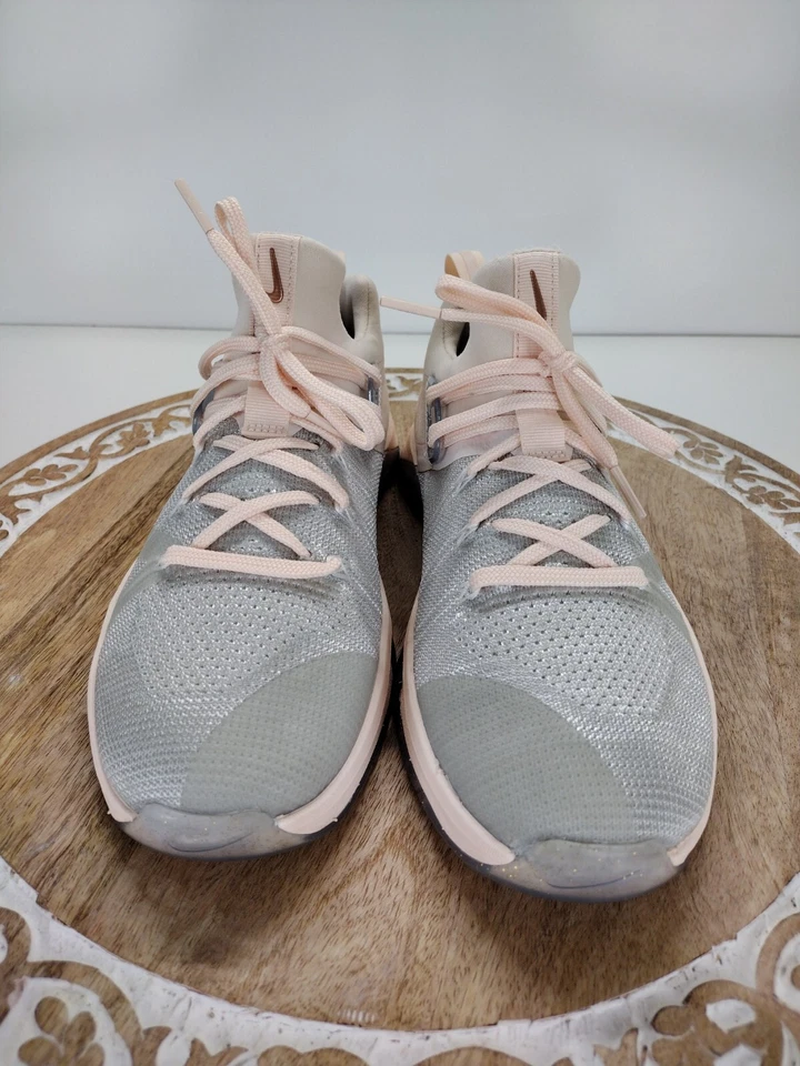 Nike BQ8797 001 Metcon Flyknit 3 MTLC plata mate/blanco guayaba para mujer talla 9,5 Foto 2 de 4