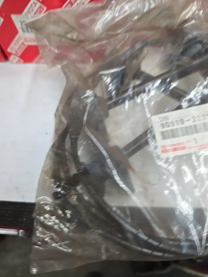 TOYOTA GENUINE 90919-22319 Cord Set, Coil & Spark, W/Resistive - Image 3 of 4