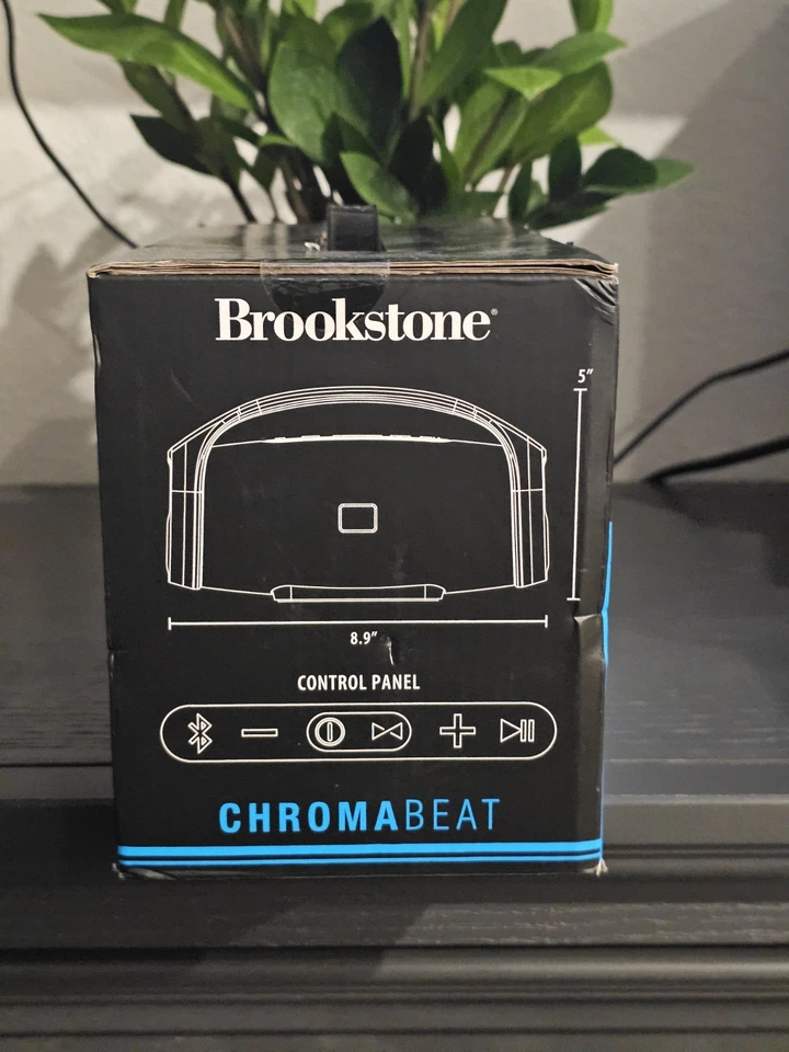 Boombox LED inalámbrico Brookstone Chromabeat. Bluetooth. Luces LED reactivas de sonido Foto 2 de 4