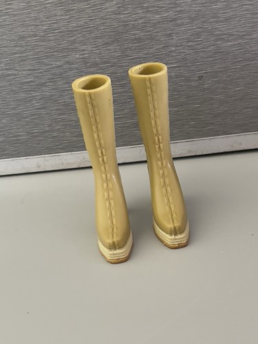 MGA BRATZ DANA DOLL REPLACEMENT CLOTHING ACCESSORY TAN TALL BOOTS SHOES ONLY - Picture 4 of 11