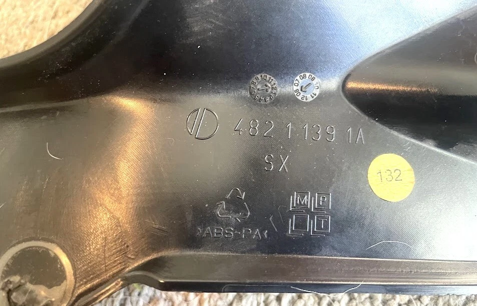 07-08 DUCATI 1098 NEGRO OEM PLÁSTICO CENTRO TRASERO TRASERO CARENADO CUBIERTA MOLDURA R5 Foto 2 de 4