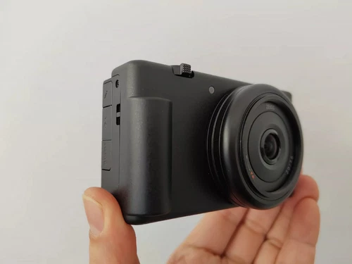 Sony ZV-1F 20.1MP 4K f/2 Vlogging Digital Camera - Black & Battery - Picture 14 of 15