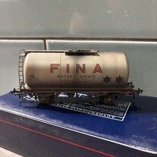 Bachmann 45 tonne TTA Tank Wagon 'Fina' Silver 37-582 WEATHERED BRAND-NEW 