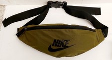 Confezione/borsa Nike Sportswear cintura vita fianchi.  Cachi. 15" di diametro.