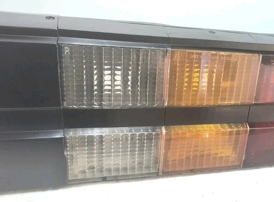 Conjunto de luces traseras de pasajero derecho estándar Chevrolet Camaro Z28 82-90 5973138 Foto 4 de 4