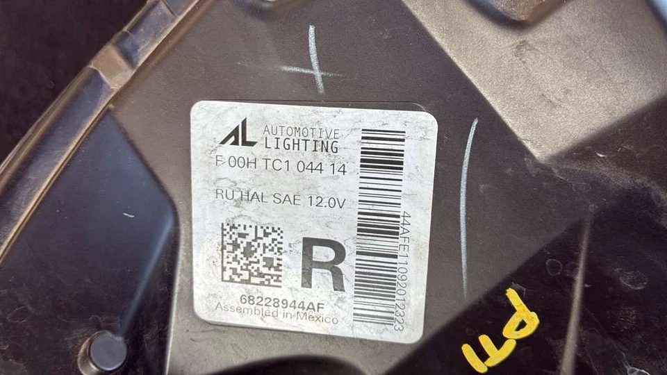 Conjunto de faros halógenos derechos OEM Mopar Chrysler Voyager 2017-2025 68228944AD Foto 4 de 4