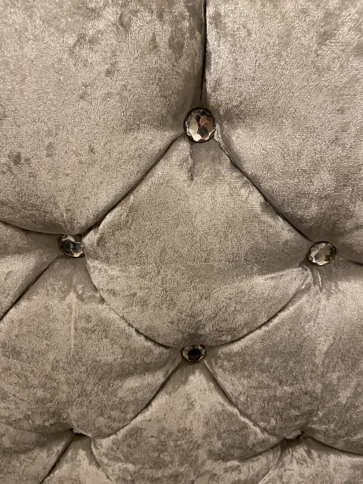 Elegante Cabecero en Terciopelo Triturado con Diamante (Para Cama Doble, Plateado) Foto 4 de 4